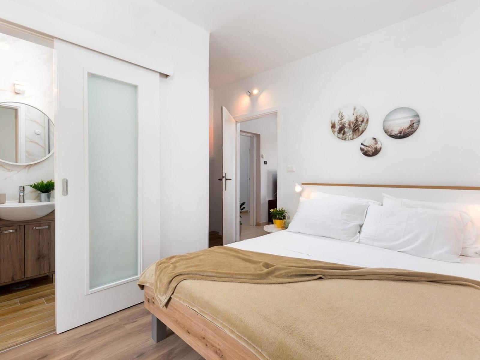 Apartments Loredana Porec Exterior photo